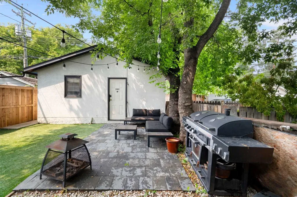 2115 14 Street SW Calgary AB T2T 3T2