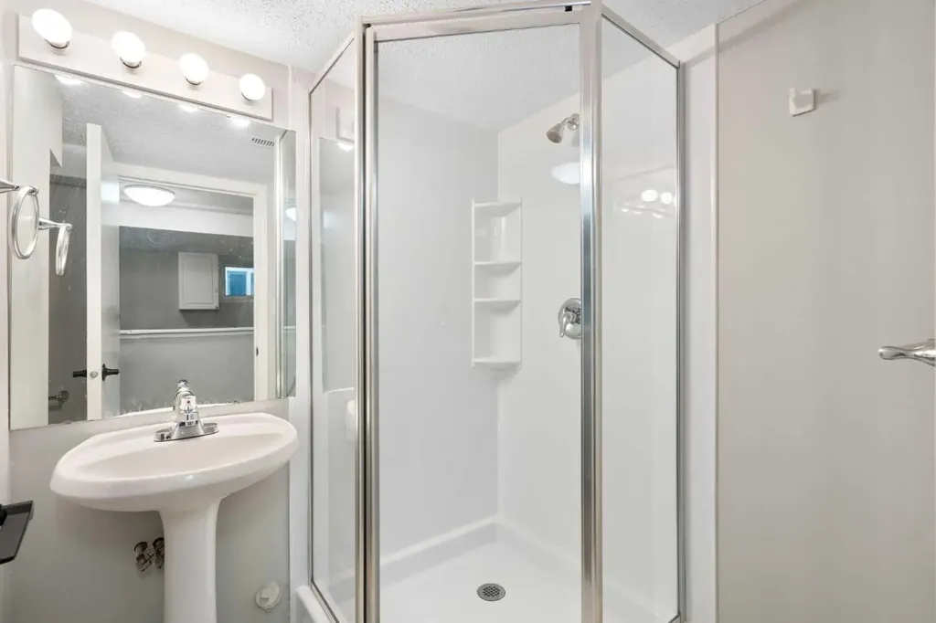 2115 14 Street SW Calgary AB T2T 3T2