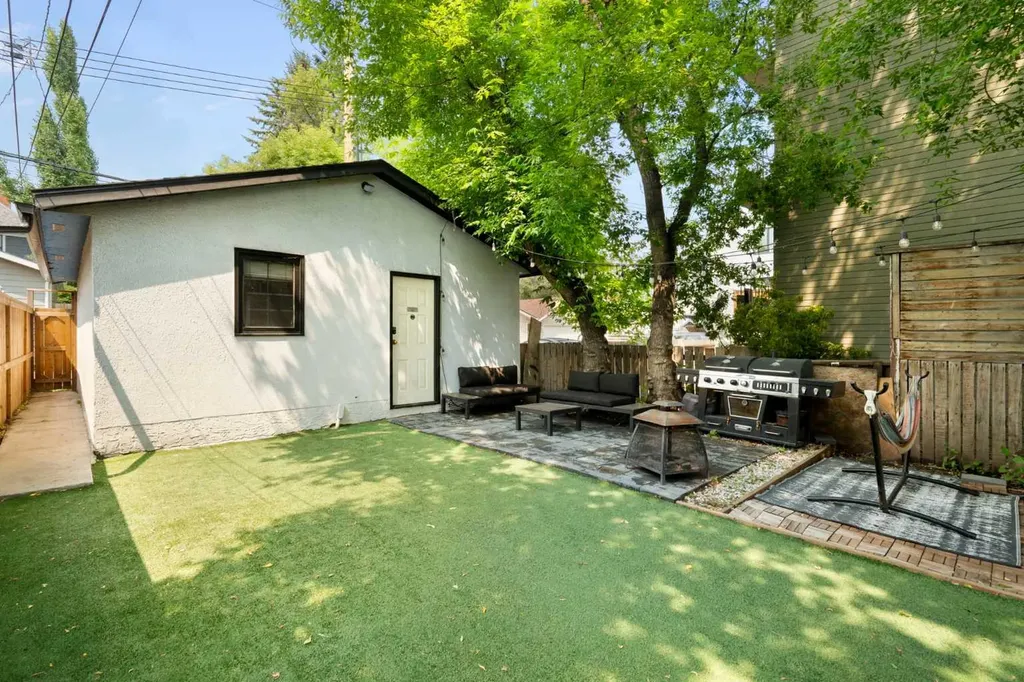 2115 14 Street SW Calgary AB T2T 3T2