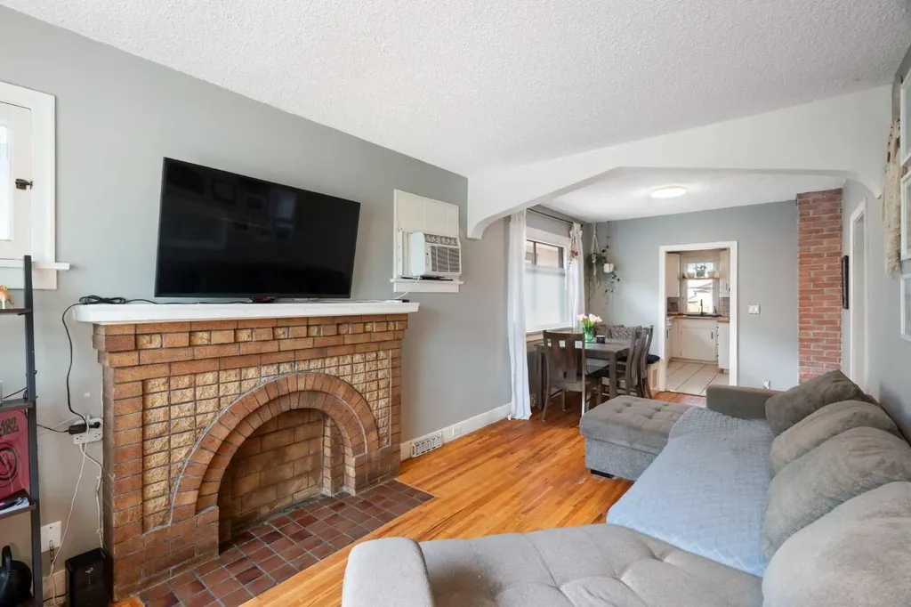 2115 14 Street SW Calgary AB T2T 3T2