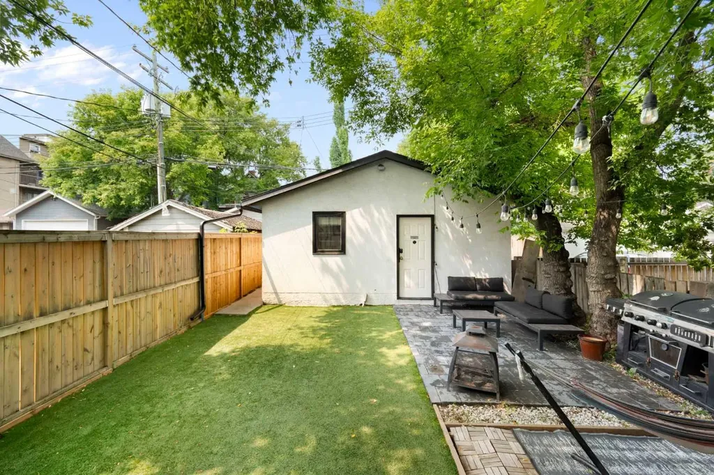2115 14 Street SW Calgary AB T2T 3T2