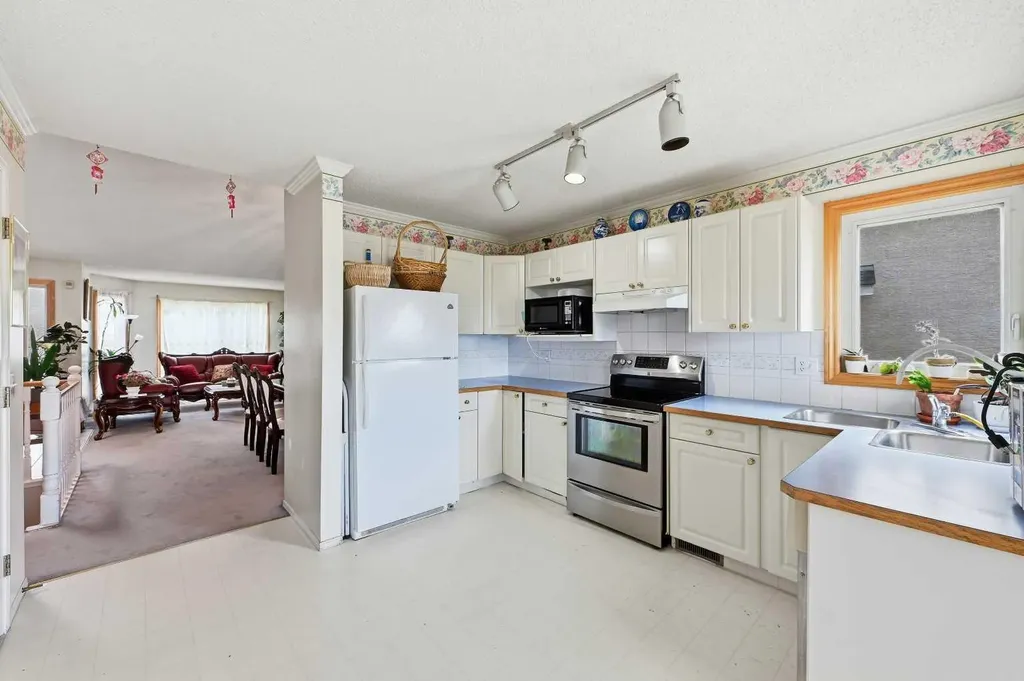 75 Arbour Ridge Way NW Calgary AB T3G 3T1