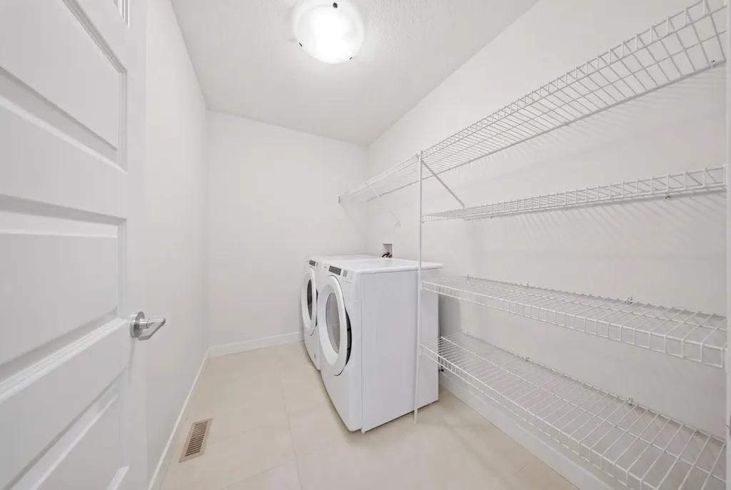 1448 Bayview Point SW Airdrie AB T4B 5K2