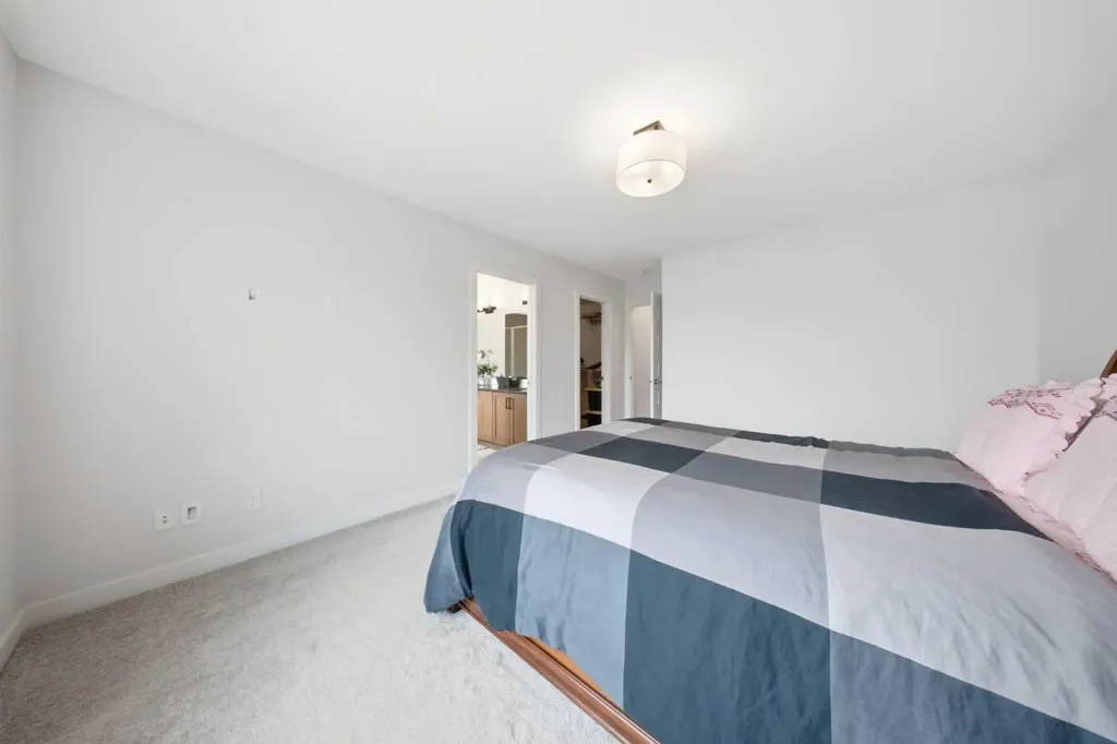 1448 Bayview Point SW Airdrie AB T4B 5K2
