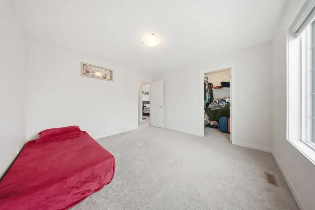 1448 Bayview Point SW Airdrie AB T4B 5K2