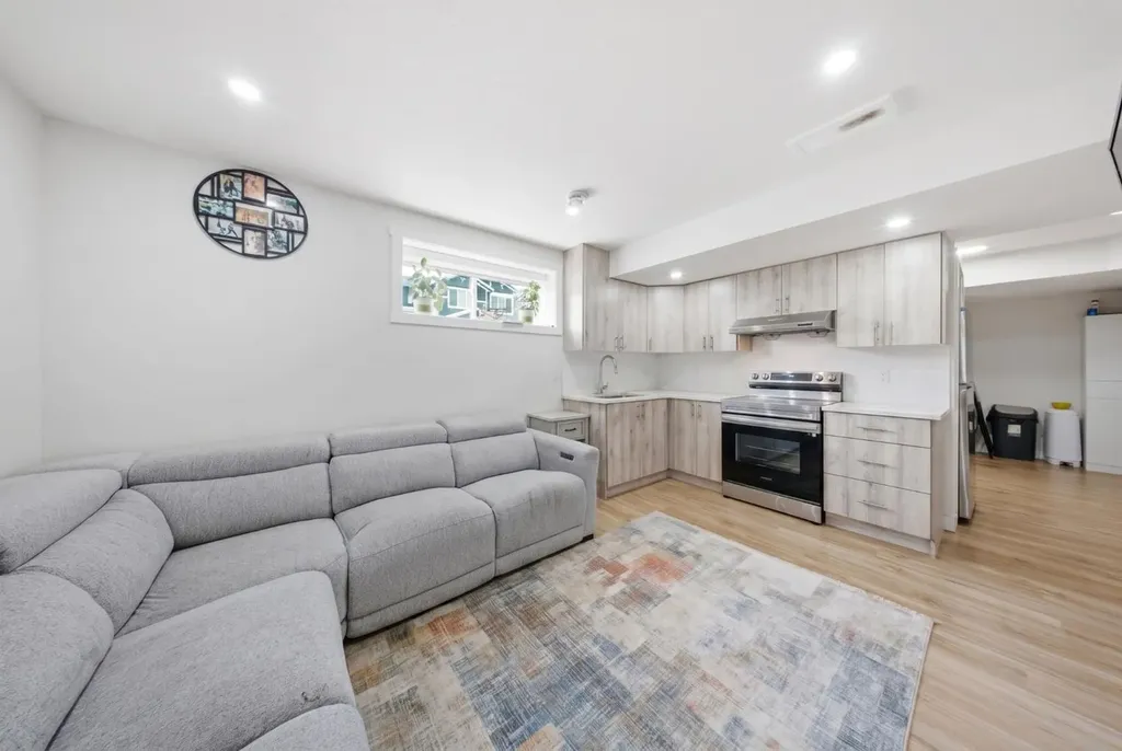 1448 Bayview Point SW Airdrie AB T4B 5K2
