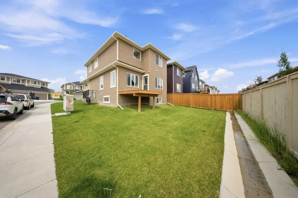 1448 Bayview Point SW Airdrie AB T4B 5K2