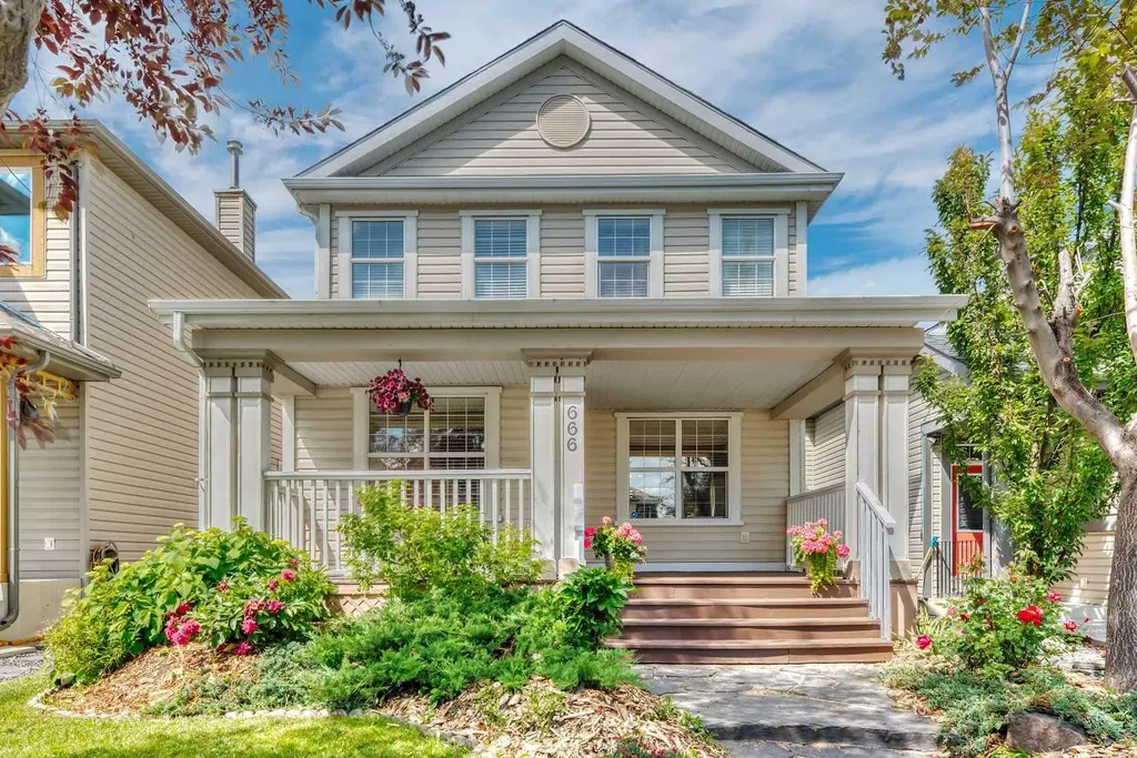 666 Evermeadow Road SW Calgary AB T2Y 4W7