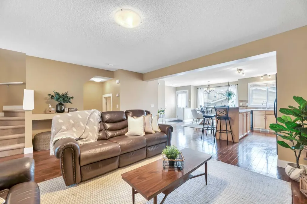 666 Evermeadow Road SW Calgary AB T2Y 4W7