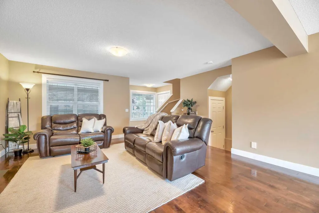 666 Evermeadow Road SW Calgary AB T2Y 4W7