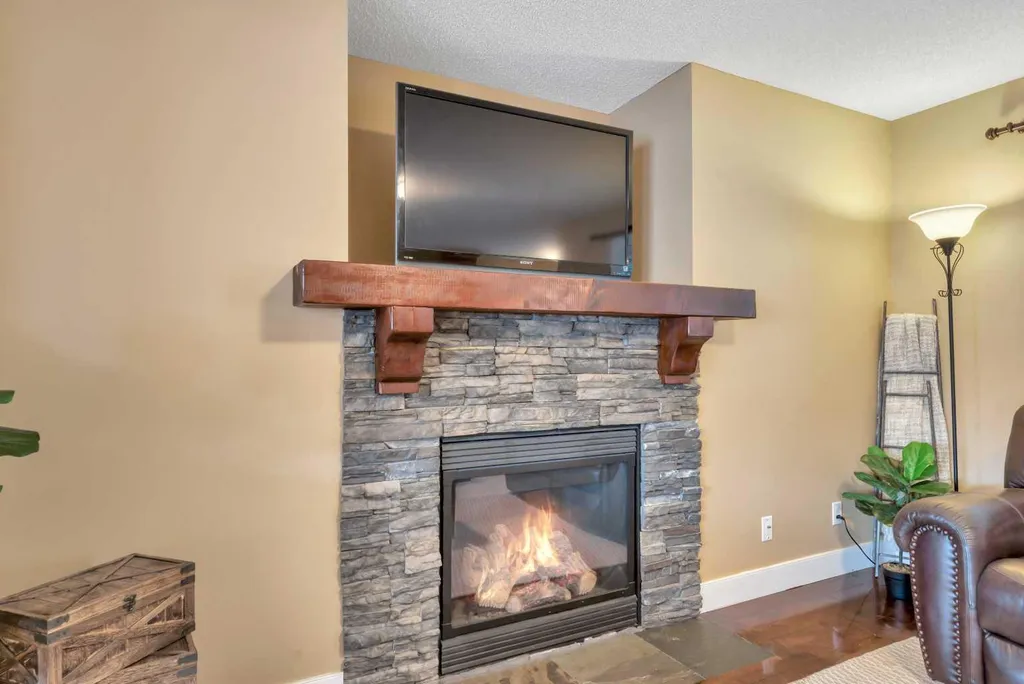 666 Evermeadow Road SW Calgary AB T2Y 4W7
