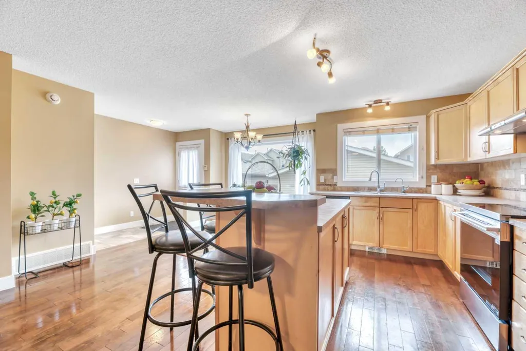666 Evermeadow Road SW Calgary AB T2Y 4W7