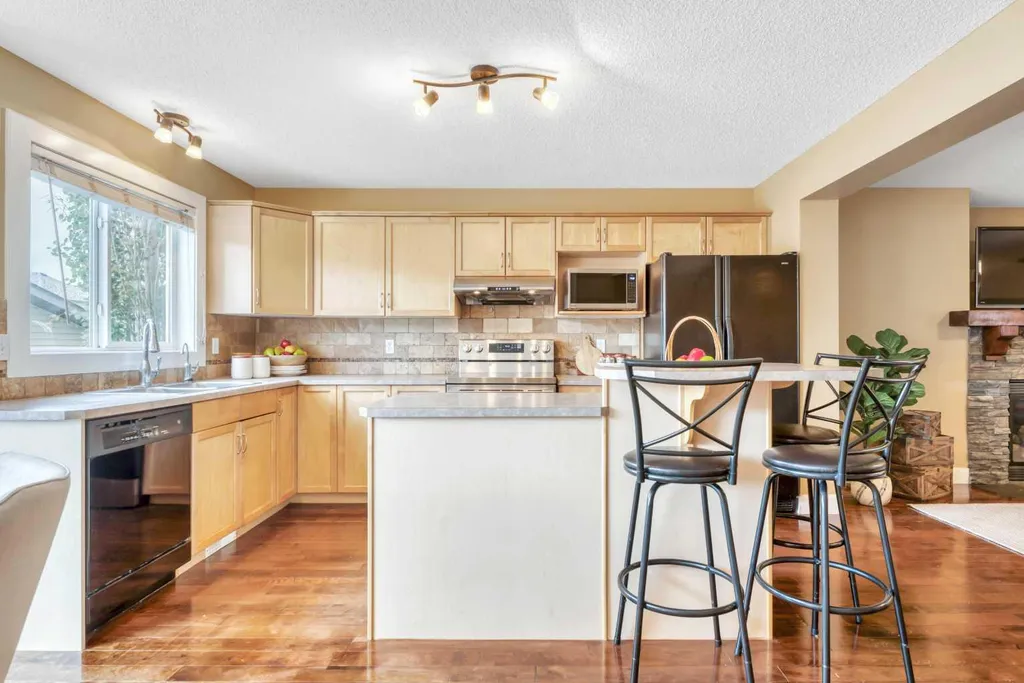 666 Evermeadow Road SW Calgary AB T2Y 4W7