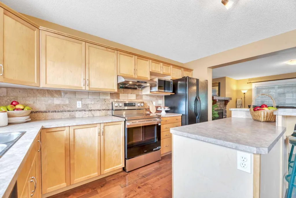 666 Evermeadow Road SW Calgary AB T2Y 4W7