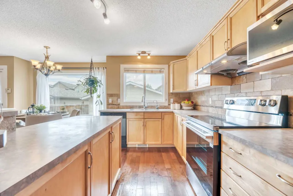 666 Evermeadow Road SW Calgary AB T2Y 4W7