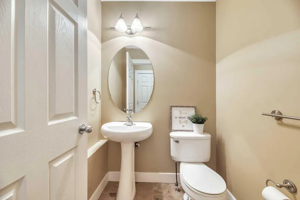 666 Evermeadow Road SW Calgary AB T2Y 4W7