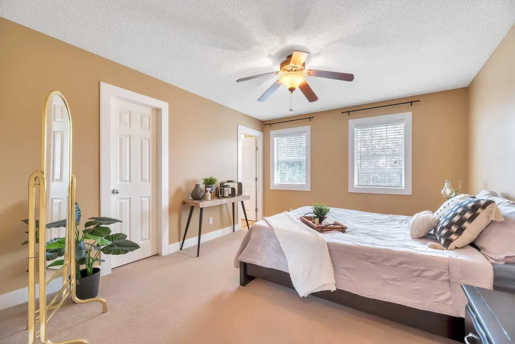 666 Evermeadow Road SW Calgary AB T2Y 4W7