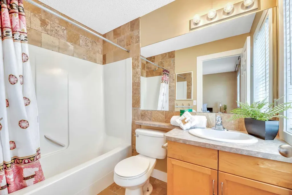 666 Evermeadow Road SW Calgary AB T2Y 4W7