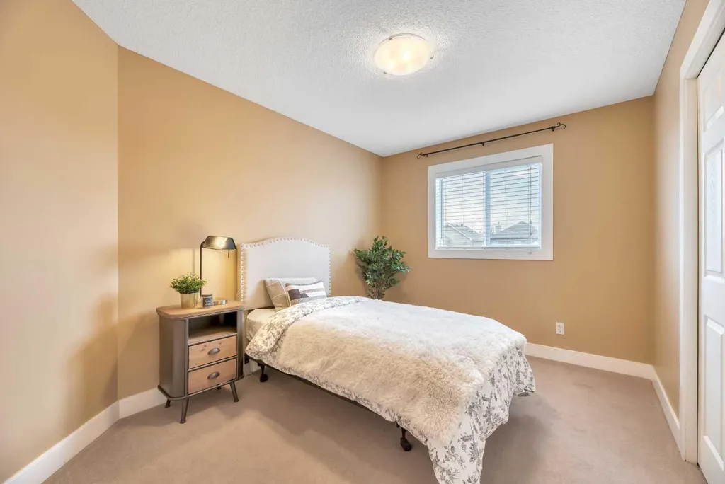 666 Evermeadow Road SW Calgary AB T2Y 4W7