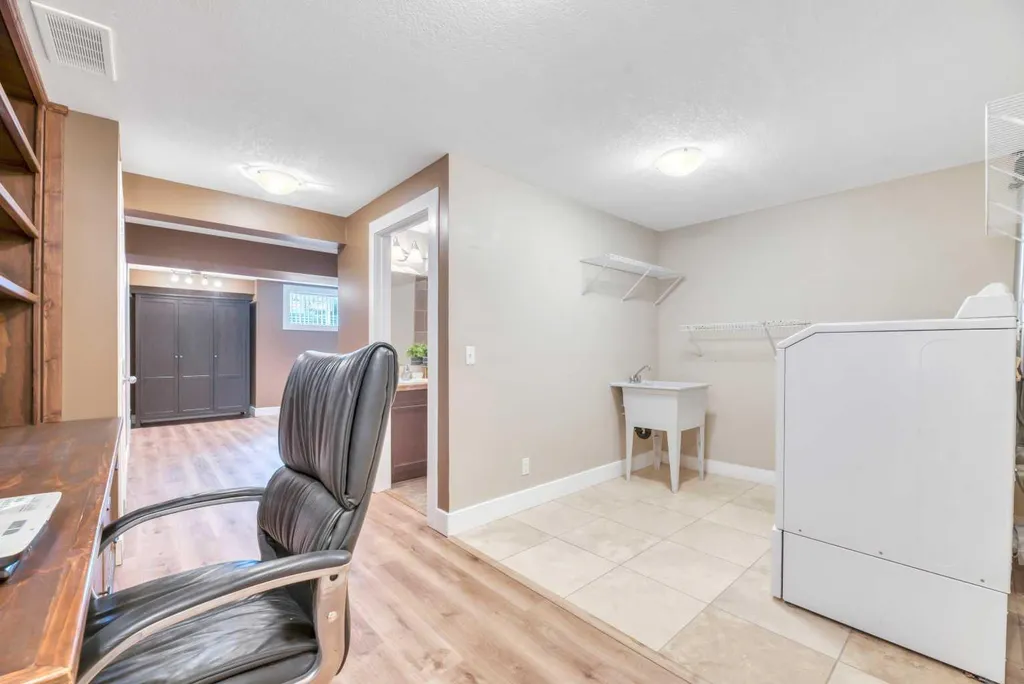 666 Evermeadow Road SW Calgary AB T2Y 4W7