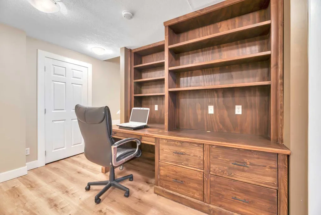 666 Evermeadow Road SW Calgary AB T2Y 4W7