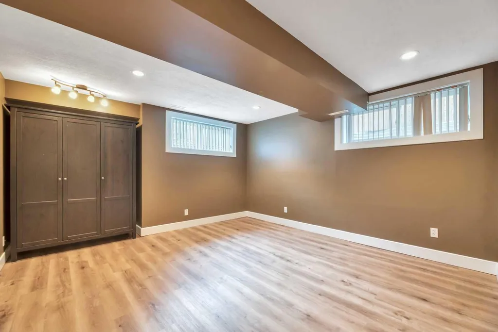 666 Evermeadow Road SW Calgary AB T2Y 4W7