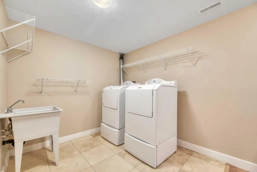 666 Evermeadow Road SW Calgary AB T2Y 4W7