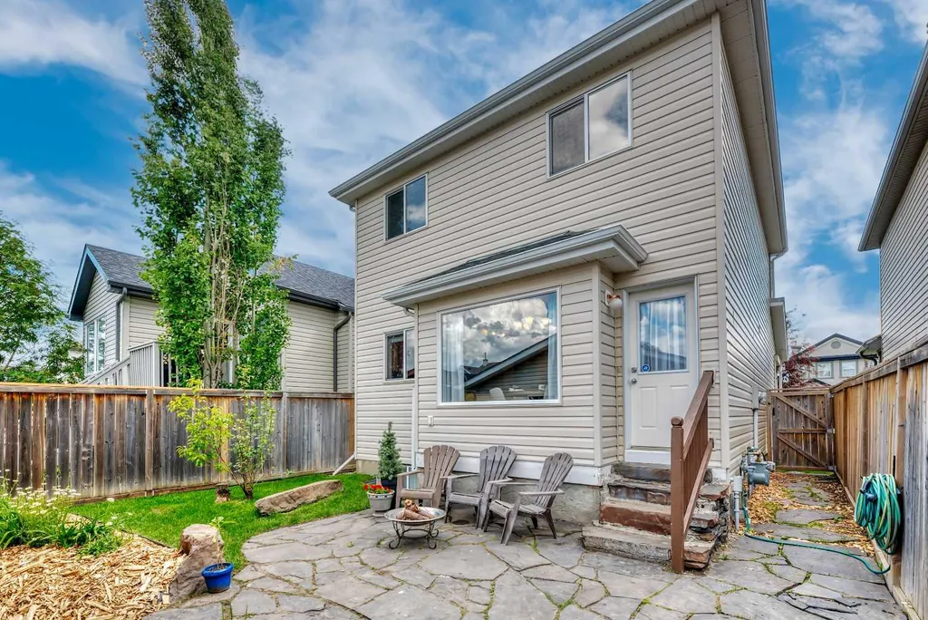 666 Evermeadow Road SW Calgary AB T2Y 4W7