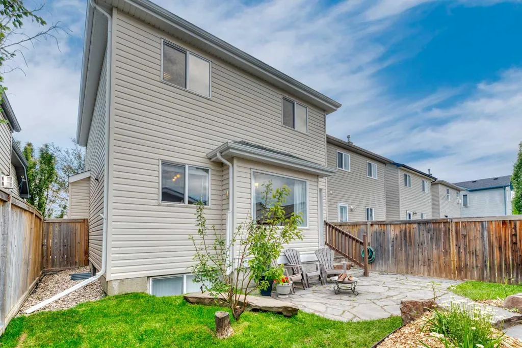 666 Evermeadow Road SW Calgary AB T2Y 4W7