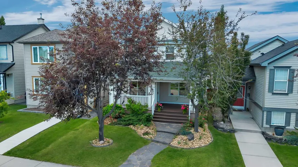 666 Evermeadow Road SW Calgary AB T2Y 4W7