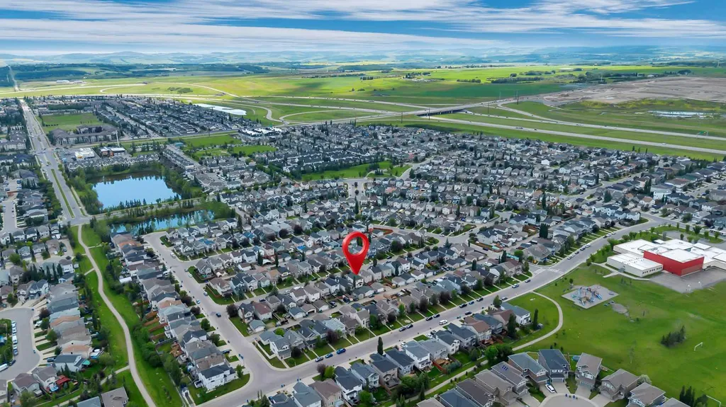 666 Evermeadow Road SW Calgary AB T2Y 4W7