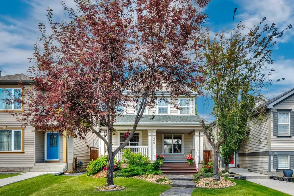 666 Evermeadow Road SW Calgary AB T2Y 4W7