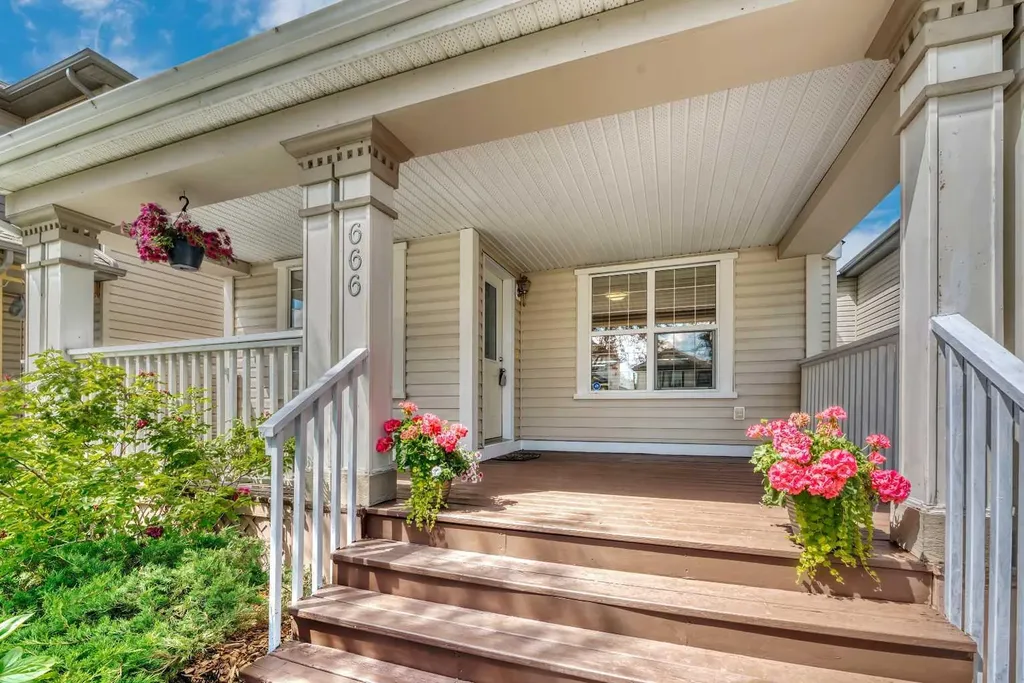 666 Evermeadow Road SW Calgary AB T2Y 4W7