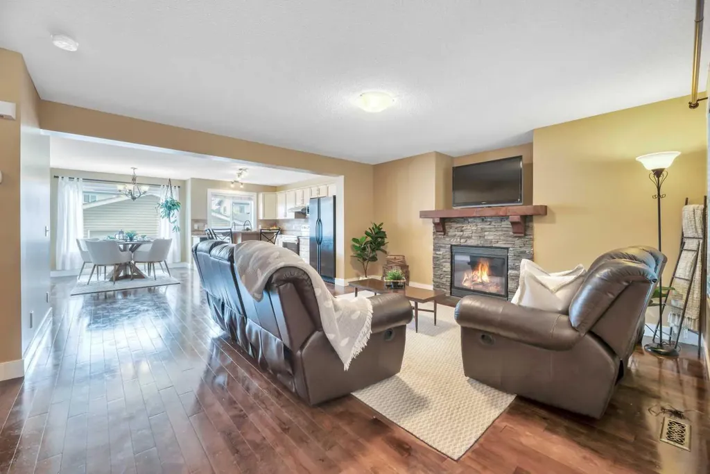 666 Evermeadow Road SW Calgary AB T2Y 4W7