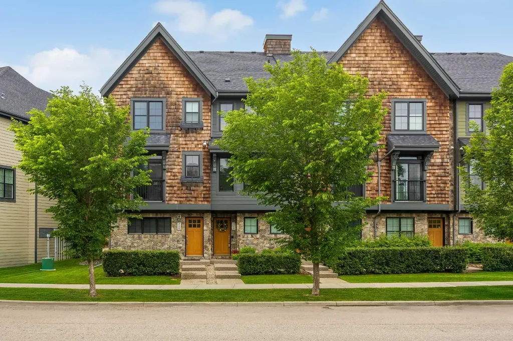 328 Ascot Circle SW Calgary AB T3H 0X2