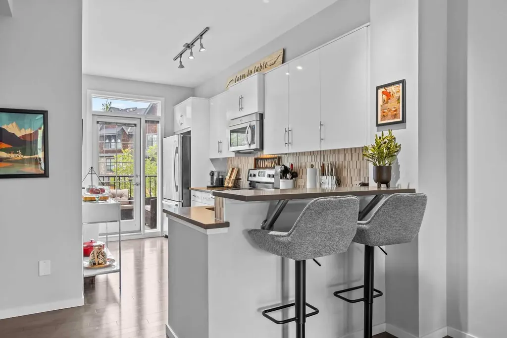 328 Ascot Circle SW Calgary AB T3H 0X2
