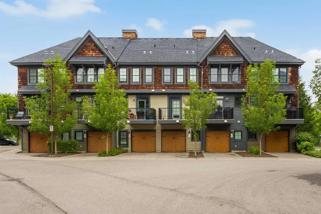 328 Ascot Circle SW Calgary AB T3H 0X2