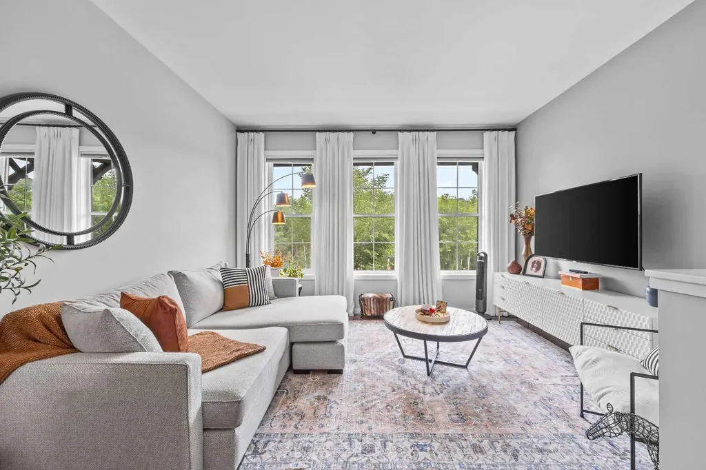 328 Ascot Circle SW Calgary AB T3H 0X2