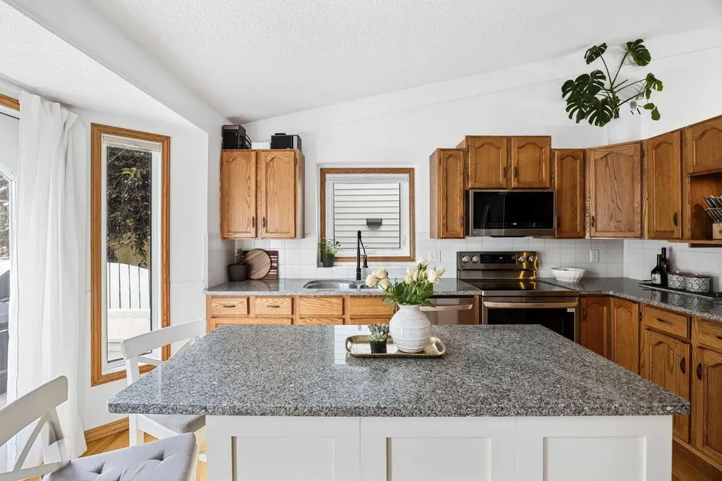 989 Macewan Valley Road Calgary AB T3K 3R2