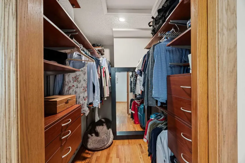 989 Macewan Valley Road Calgary AB T3K 3R2