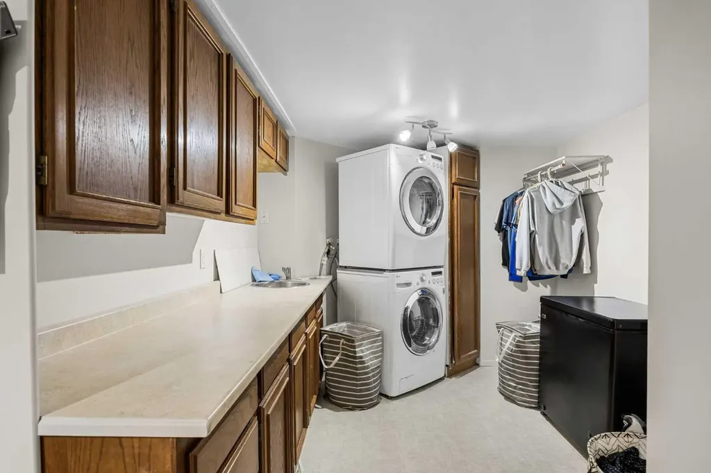 989 Macewan Valley Road Calgary AB T3K 3R2