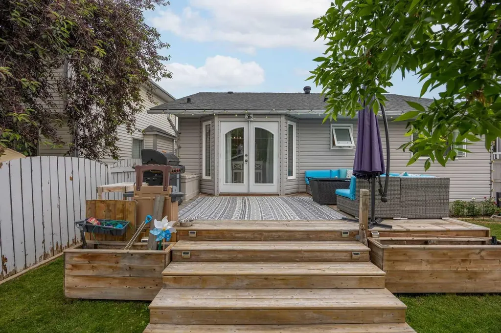 989 Macewan Valley Road Calgary AB T3K 3R2