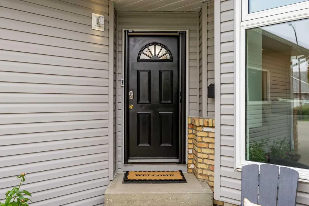 989 Macewan Valley Road Calgary AB T3K 3R2