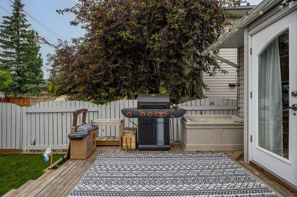 989 Macewan Valley Road Calgary AB T3K 3R2