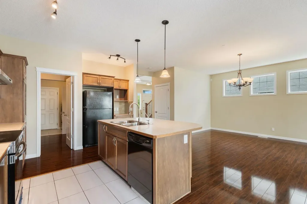 22 Brightoncrest Common SE Calgary AB T2Z 0N8