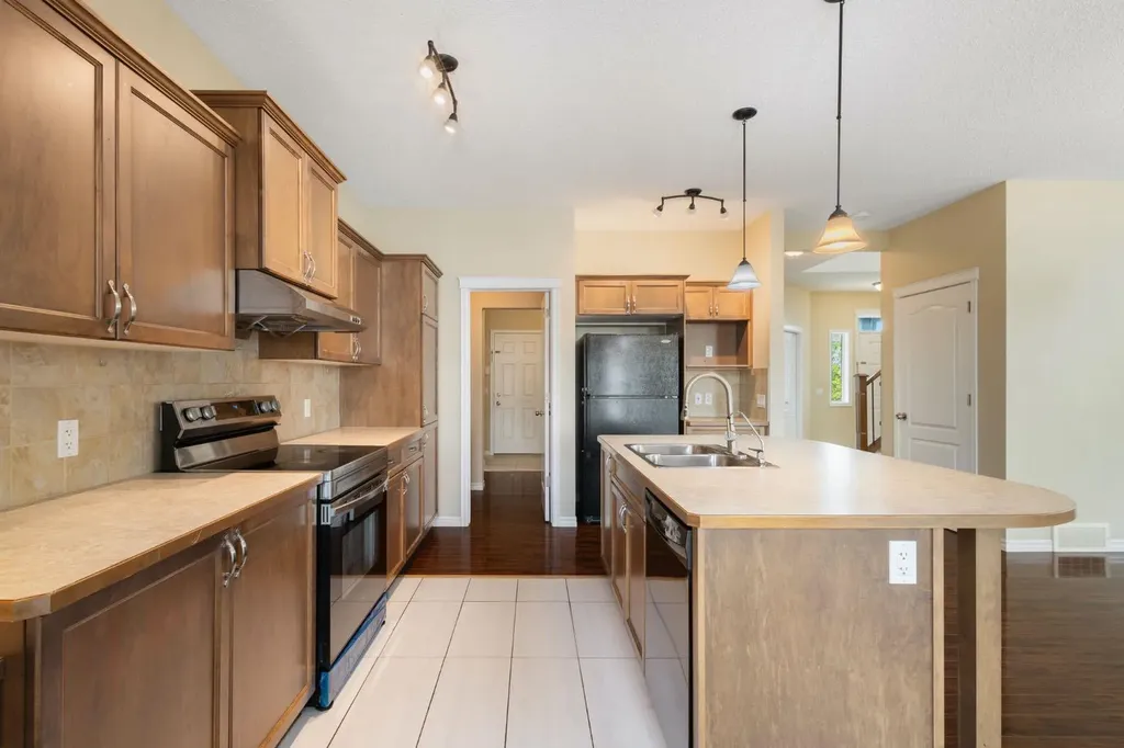 22 Brightoncrest Common SE Calgary AB T2Z 0N8