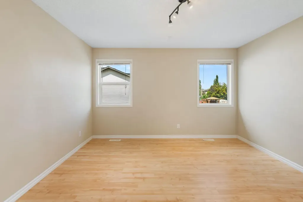 22 Brightoncrest Common SE Calgary AB T2Z 0N8