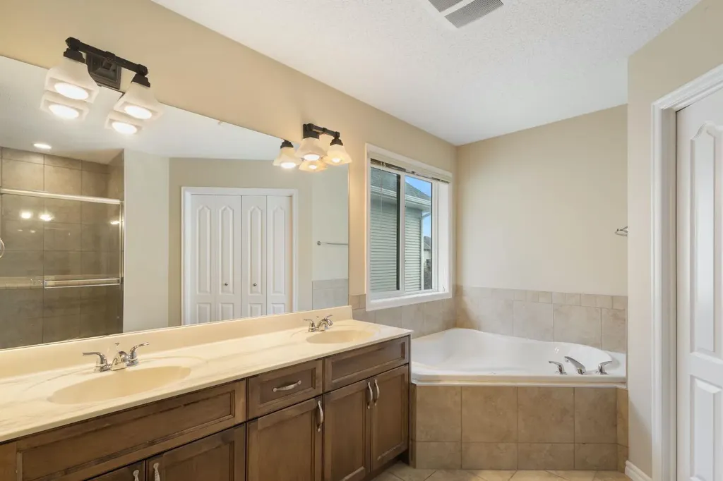 22 Brightoncrest Common SE Calgary AB T2Z 0N8