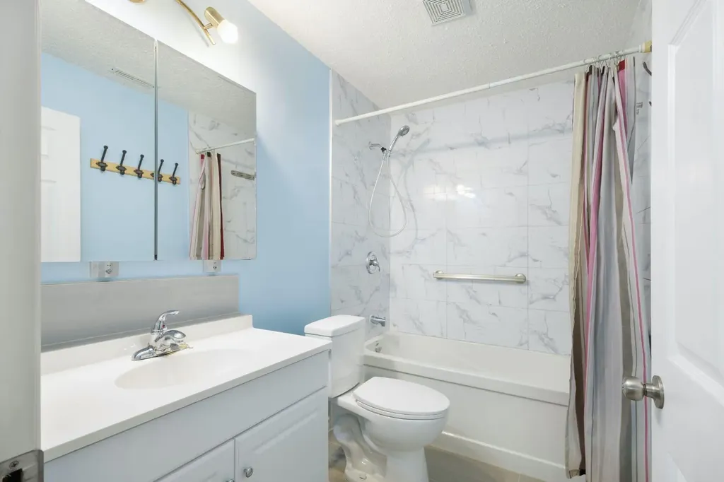22 Brightoncrest Common SE Calgary AB T2Z 0N8