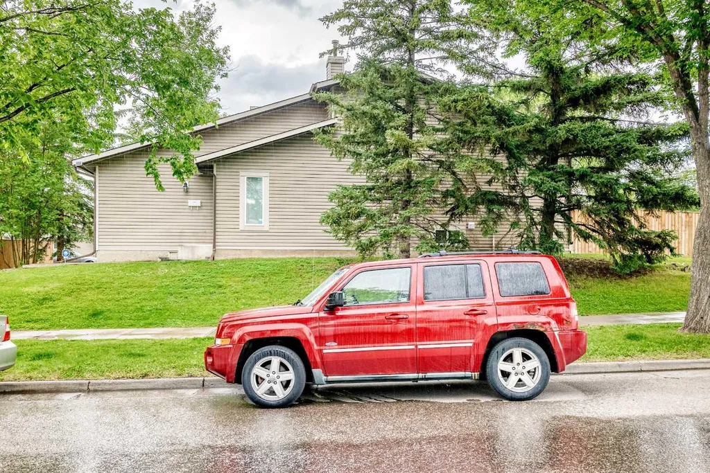 15 Falshire Terrace NE Calgary AB T3J3B1